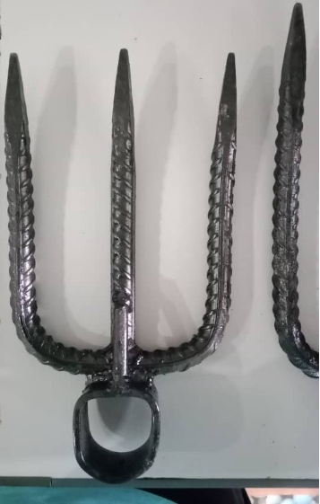 Cangkul Mata Tiga (K)