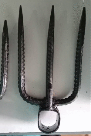 Cangkul Mata Tiga (B)